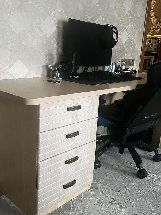 Продам письменный стол