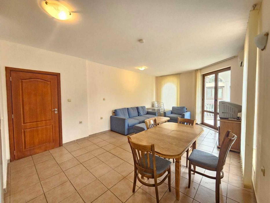 Тристаен просторен  апартамент в централната част, Ниска такса