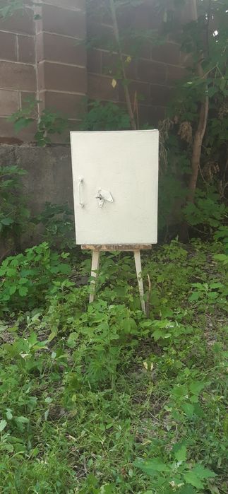 Продаю сейф навесной