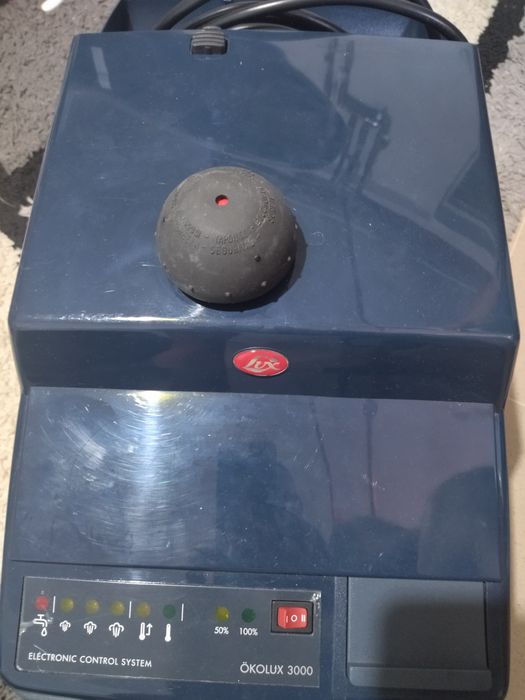 Curățitor tapițerie auto cu abur sub presiune cu stație de călcat