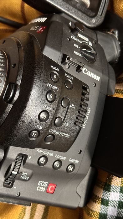 Видеокамера CANON Eos C 100