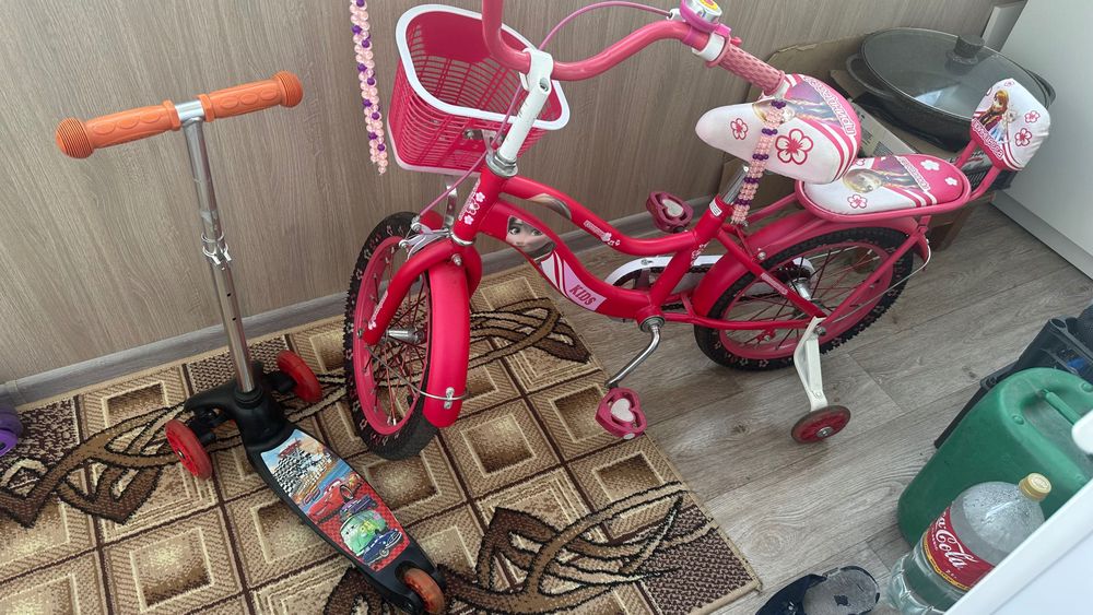 Продается детский велосипед, возраст на 4-8 лет, цвет розовый