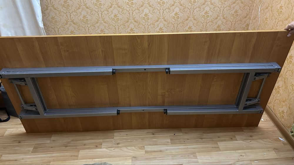 Стол складной.