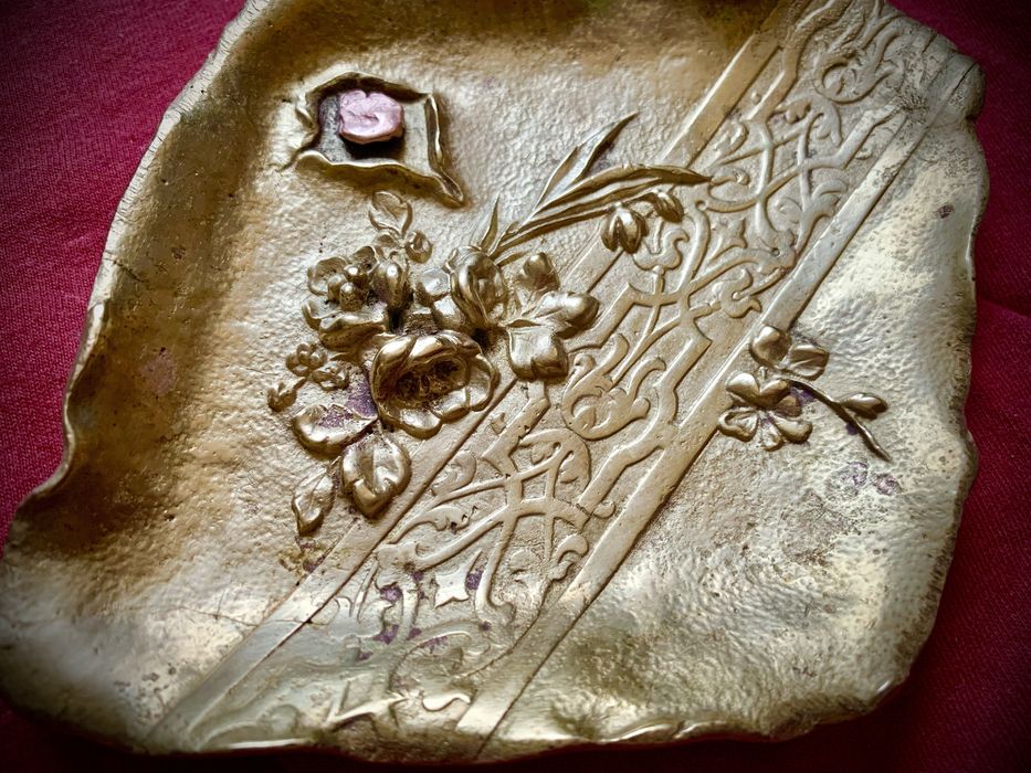 Tǎvițǎ vide-poche din bronz