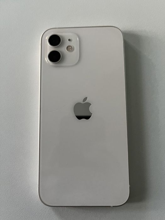 Продам Айфон 12