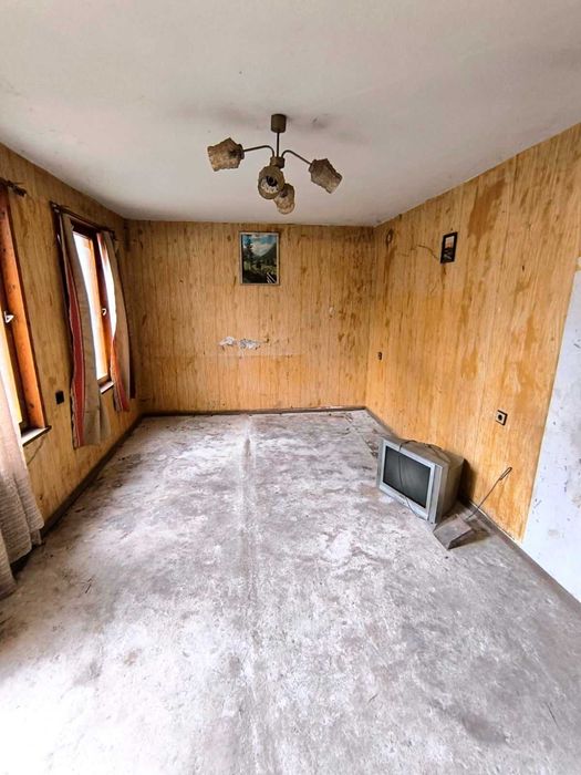 Продавам масивна къща в гр. Перник кв. Нов Драгановец