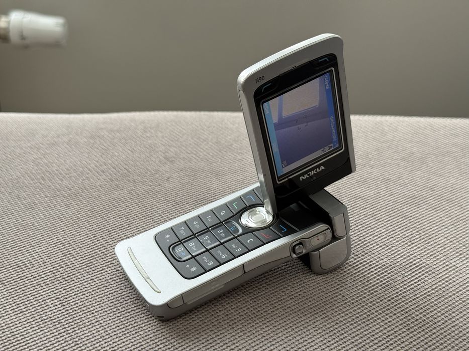 Уникат/Като Нова Nokia N90