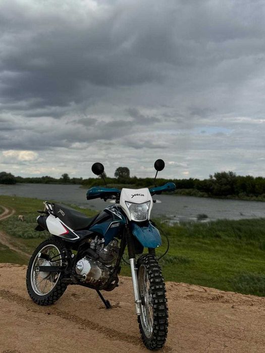 Резвый мотоцикл YAQI R-250