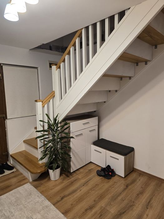 Scări,trepte plutitoare din lemn masiv,baluștri și accesorii scară