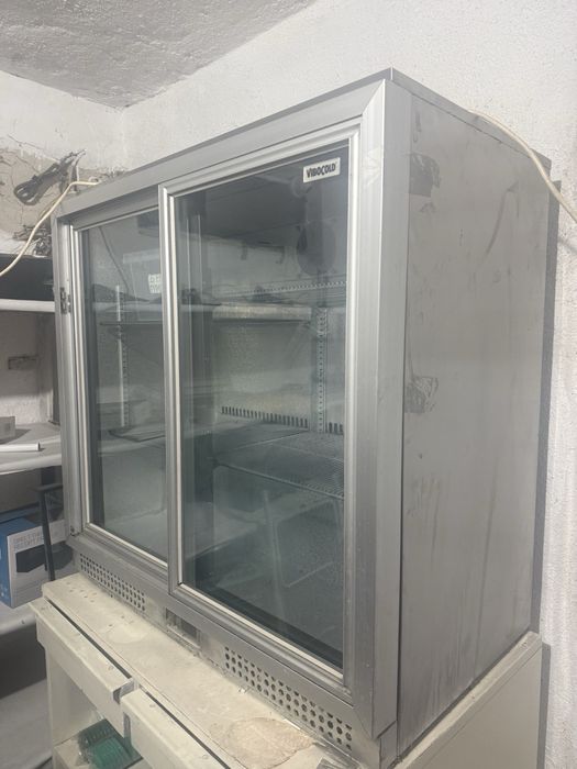 Продавам търговски хладилен шкаф VIBOCOLD – двукрилен