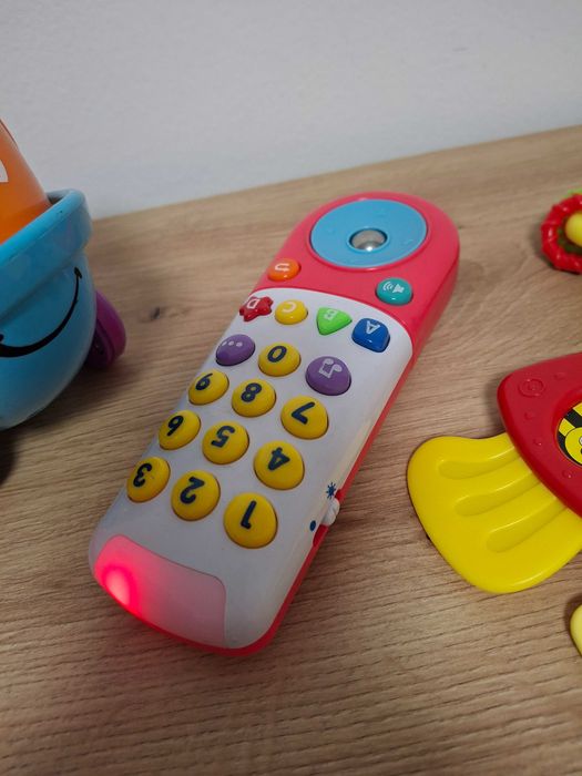 Vand lot cu 4 jucarii pentru copii mici