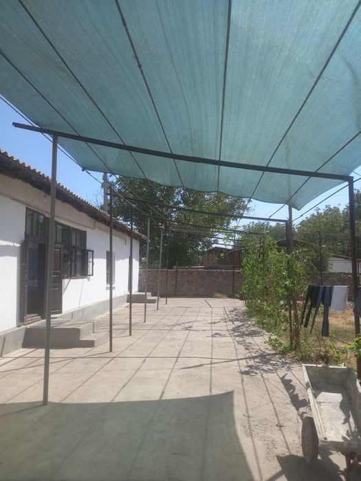 Уи сотилади 12 хона.17.сотик