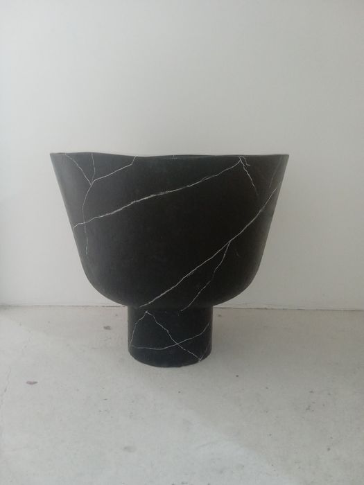 Кашпо вазон из мрамора