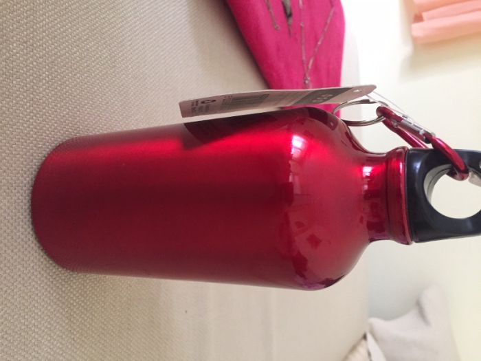 Продавам олекотено шише -метално чисто ново