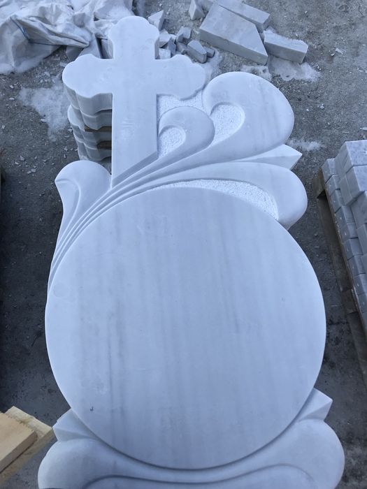 Monumente funerare en-gros prețuri producator