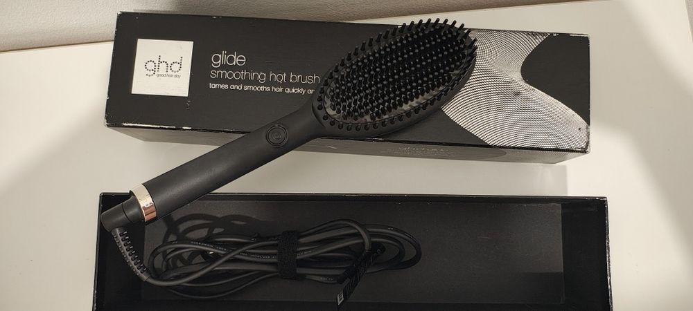 Vând perie profesionala   GHD Glide