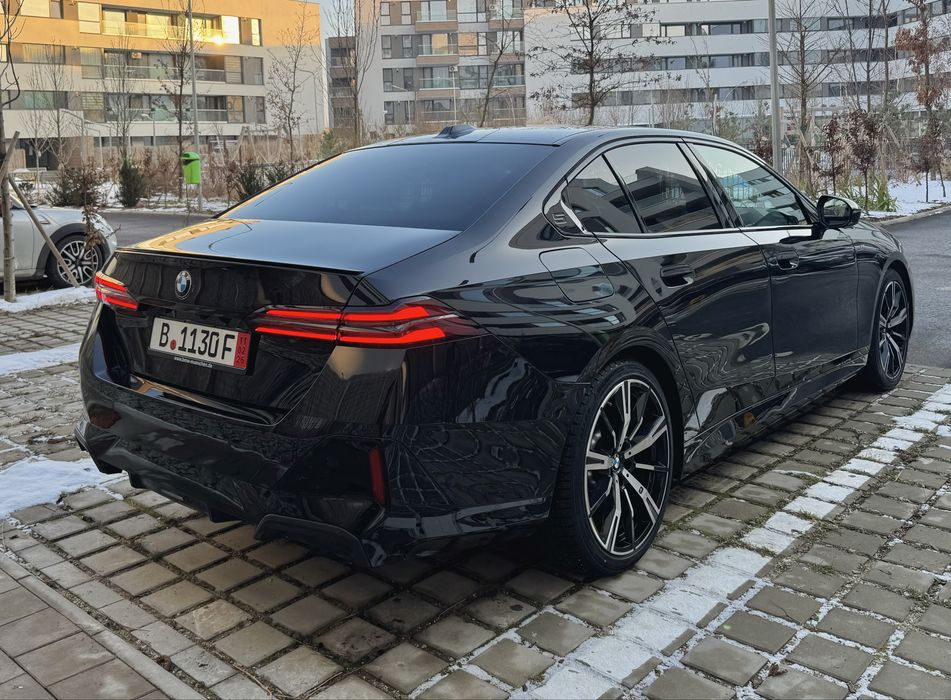 BMW 520D xDrive MHEV 2025/07 FULL M PRO 4x4 18.500KM ICONIC GLOW R20”
