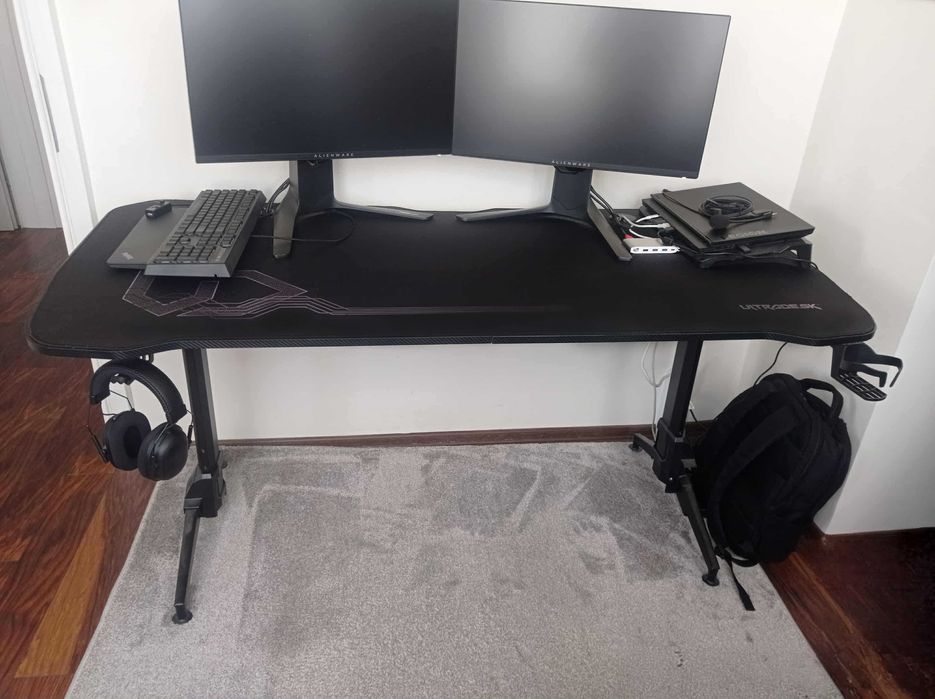 Геймърско бюро Ultradesk Grand 160 x 70 см в отлично състояние