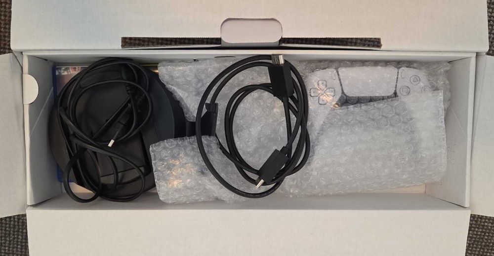 PlayStation 5 disc edition + DualSense + Cyberpunk 2077 Ultimate