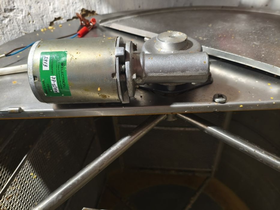 Медогонка с электроприводом.