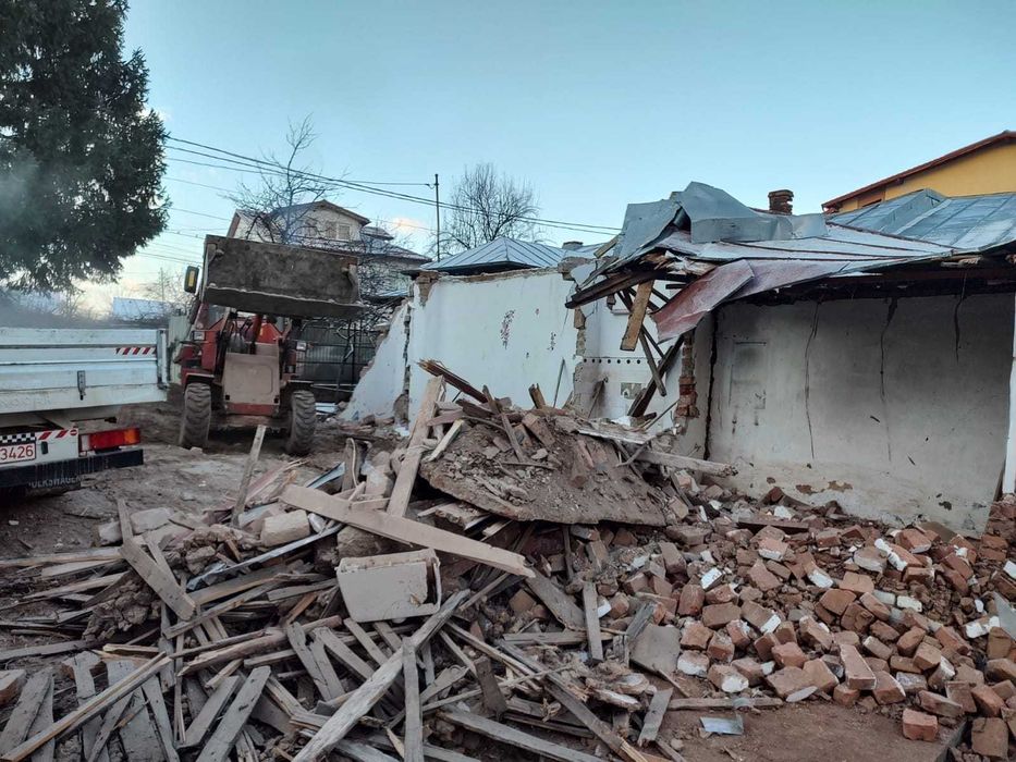 Execut lucrari cu miniexcavatorul si transport marfa ieftin ploiesti