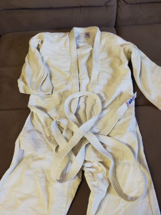 Продам кимоно в хорошем состояние