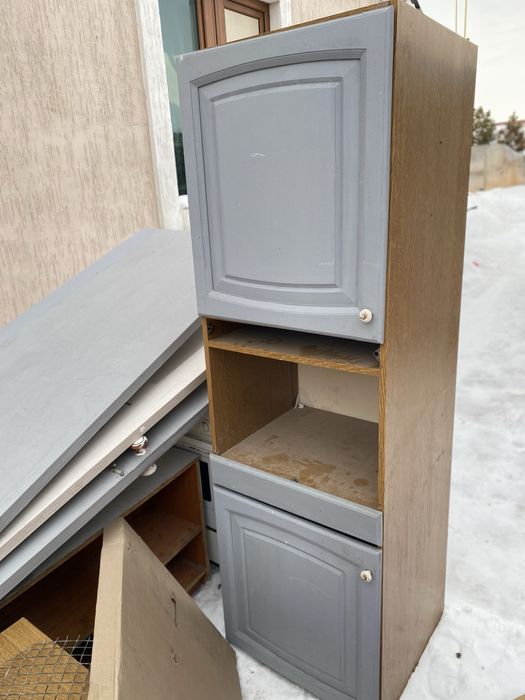 Шкаф,нету царапин только пыль