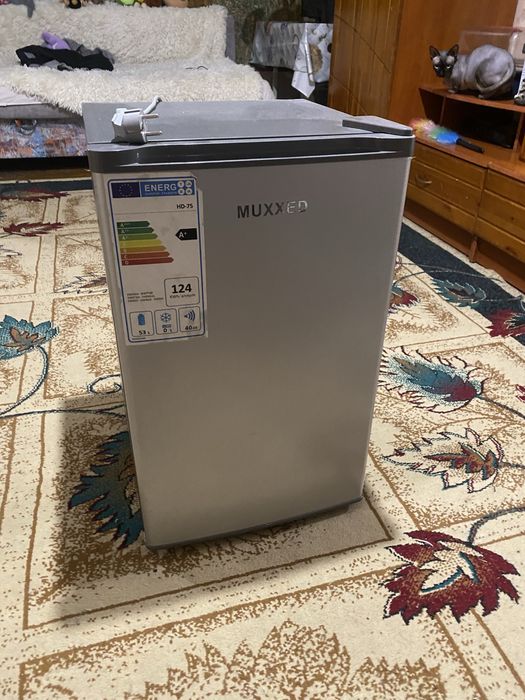 Продам маленький холодильник отлично работает