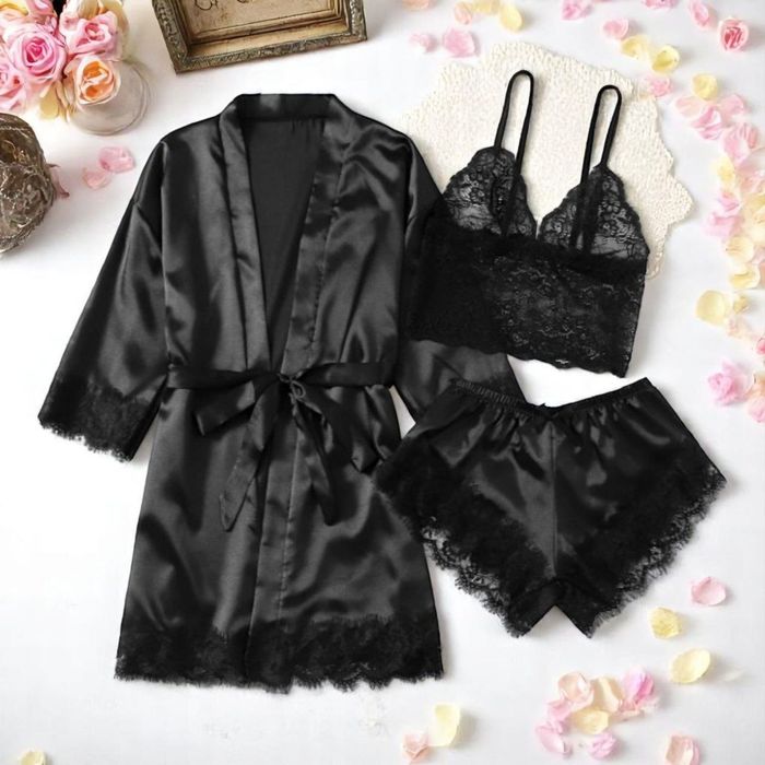 Pijamale dama 
85 lei una, 160 lei oricare două
S M L

S
22curier