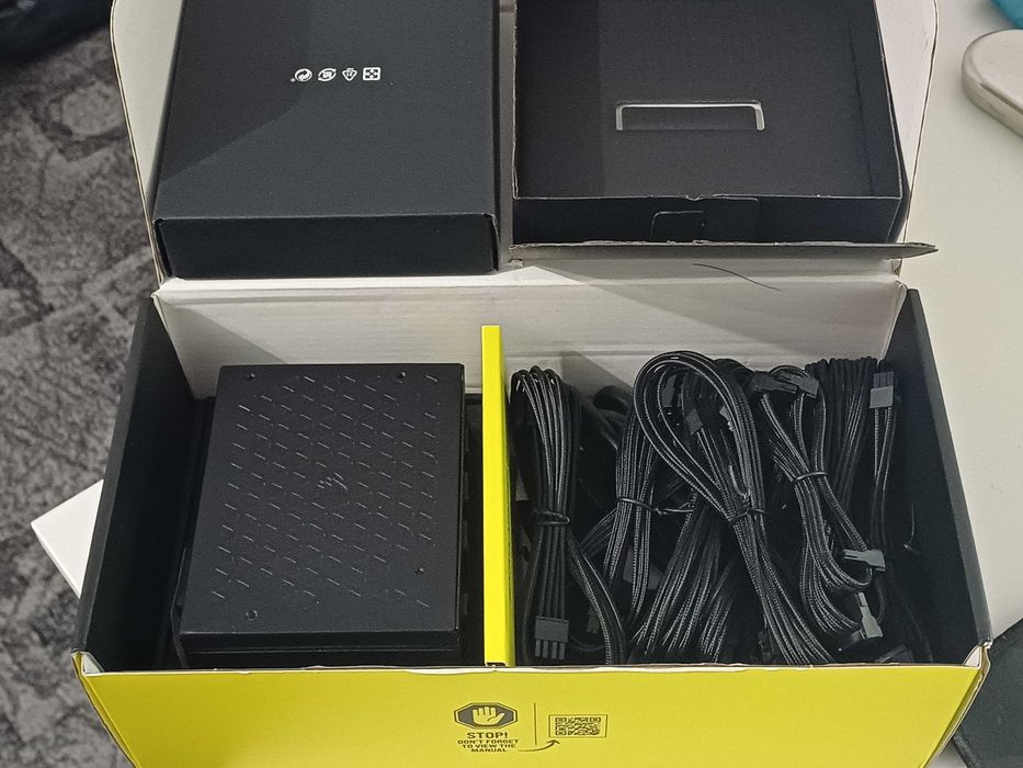 Sursa Corsair SF Series SF1000, 80+ Platinum 1000W