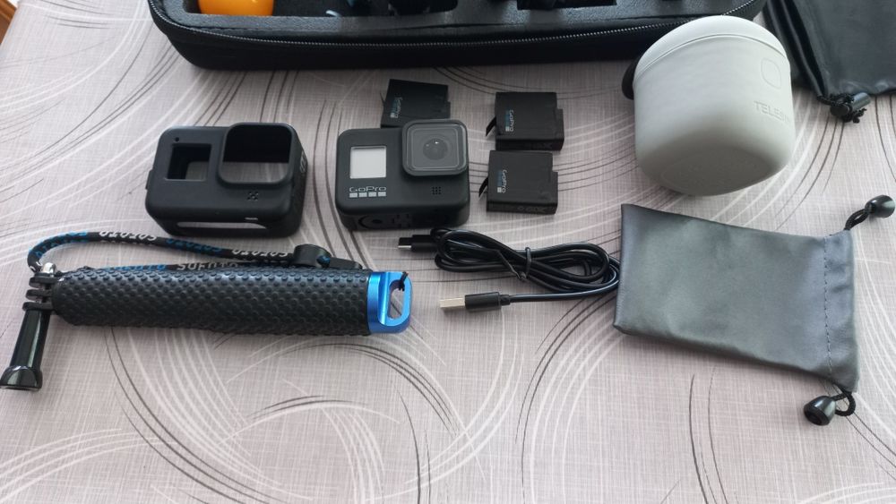 Продам экшен камеру  Gopro 8.