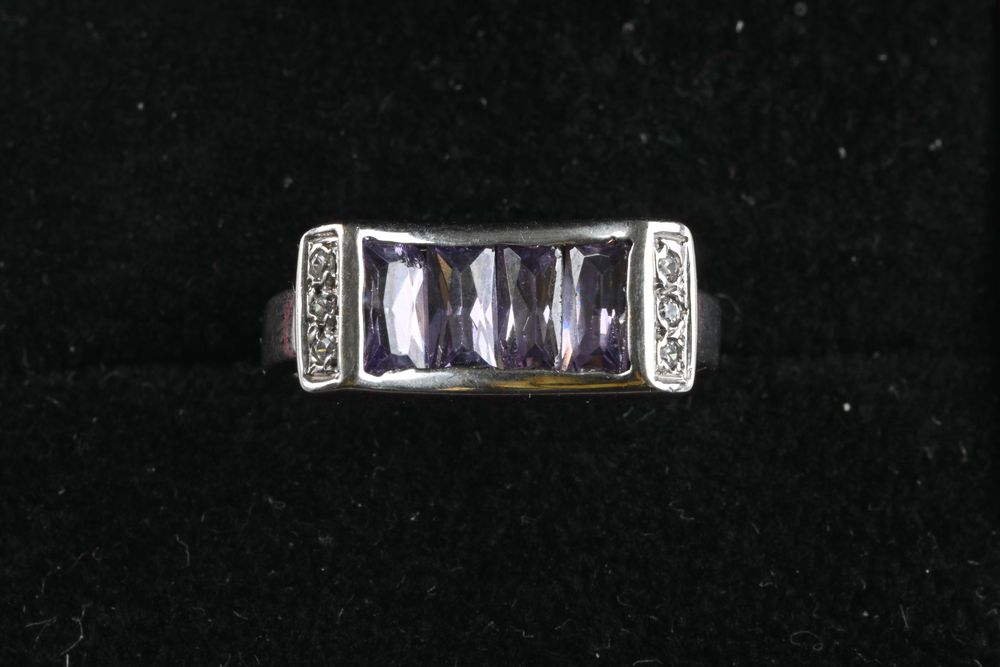 Златен Пръстен Бяло Злато 750 с Аметисти и брилянти размер 52