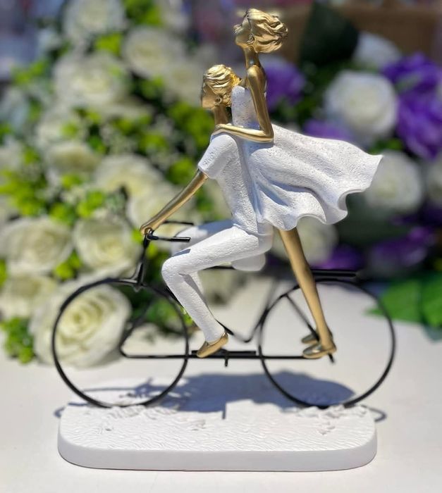 Вместе по дороге любви — сувенир с парой на велосипеде!