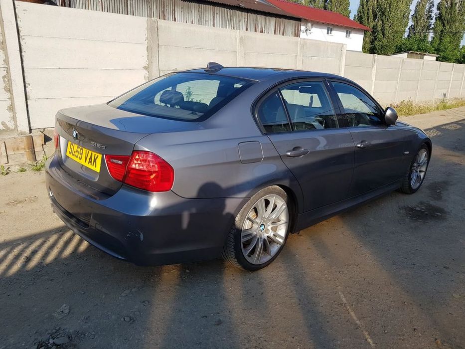 Dezmembram BMW E90 320D LCI usa fata dreapta/usa spate dreapta