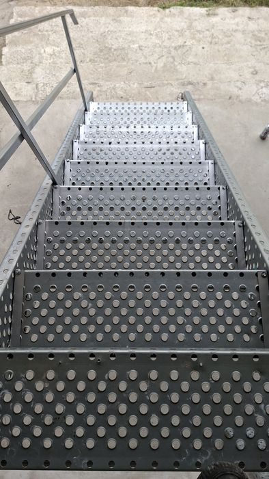 Scarii metalice zincate exterioare la cela mai mic preț