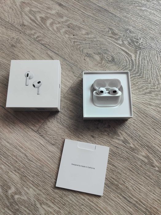 продам наушники Apple AirPods 3