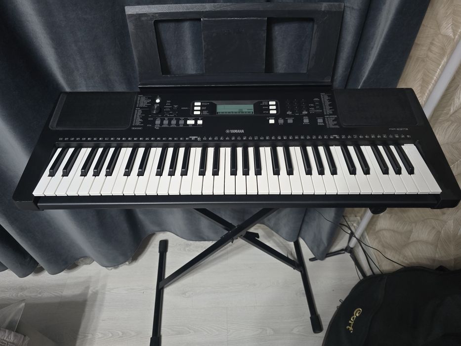 Синтезатор Yamaha PSR-E373 + стойка (подставка)