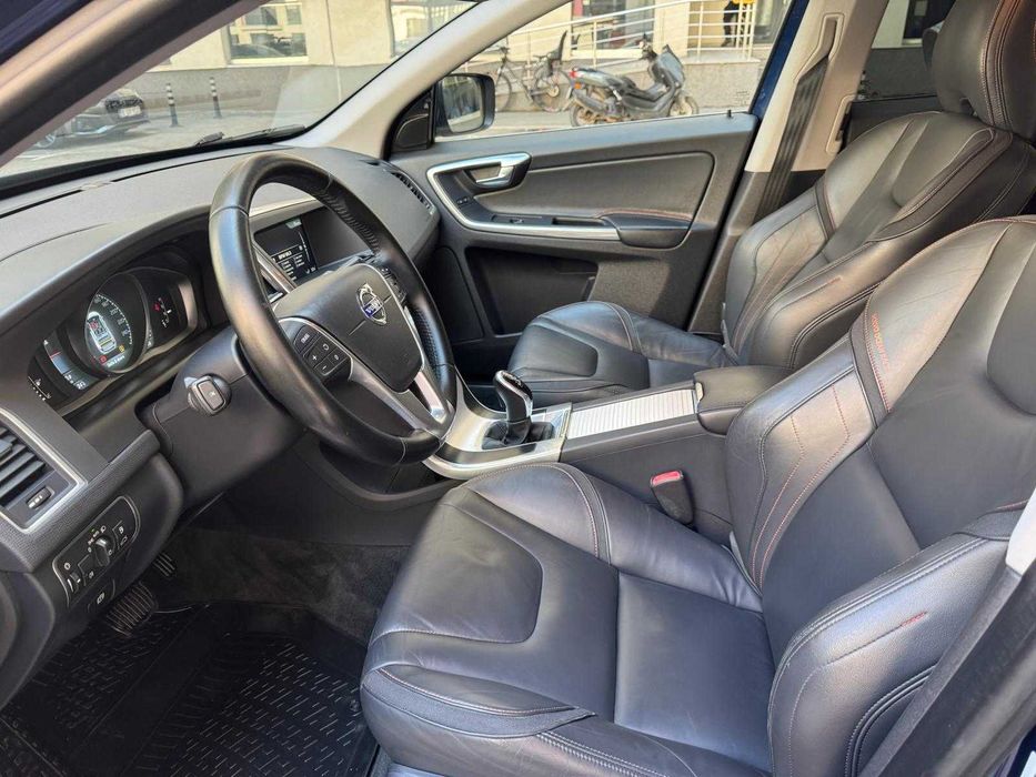 Volvo XC60 D5 Ocean Race 2015 215CP AWD