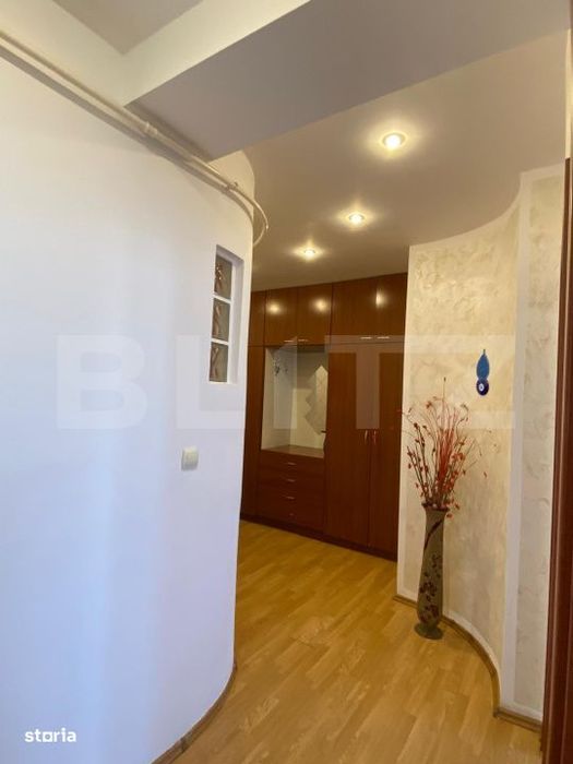 Apartament de vanzare, 4 camere, cu parcare inclusa, Zona Sud