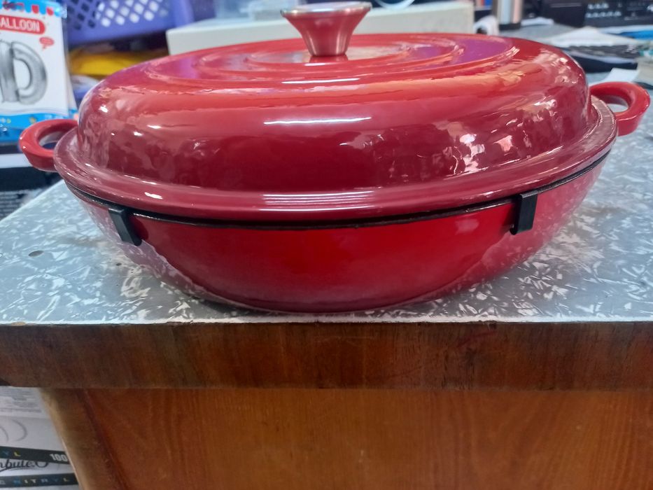 Cratiță/ tigaie fontă  emailată cu capac 30 cm