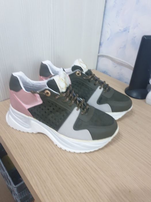 Adidas. Marimi 36,37,38,39. Pret 80 lei