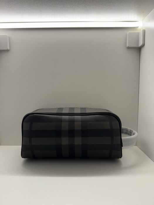 Клатчи BURBERRY в двух цветах