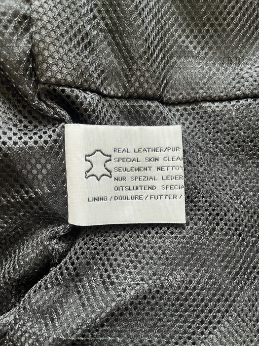 Geaca piele , impecabila