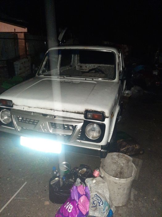 Продам ниву 2122