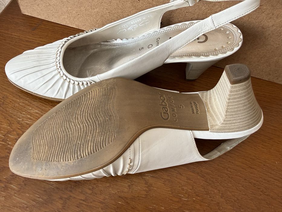 Женские белые туфли