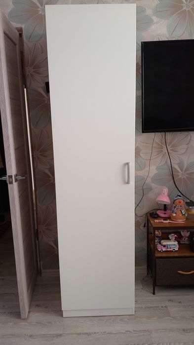 Продам шкаф пенал.