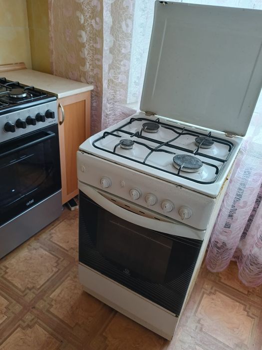 Продам газовую плиту