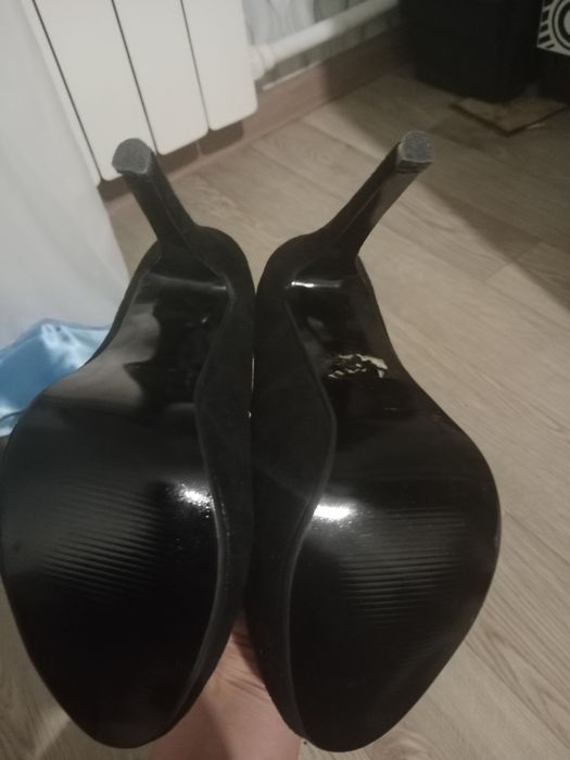 Продам замшевые туфли