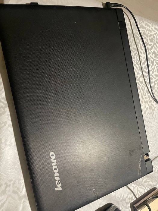 Ноутбук и телефон