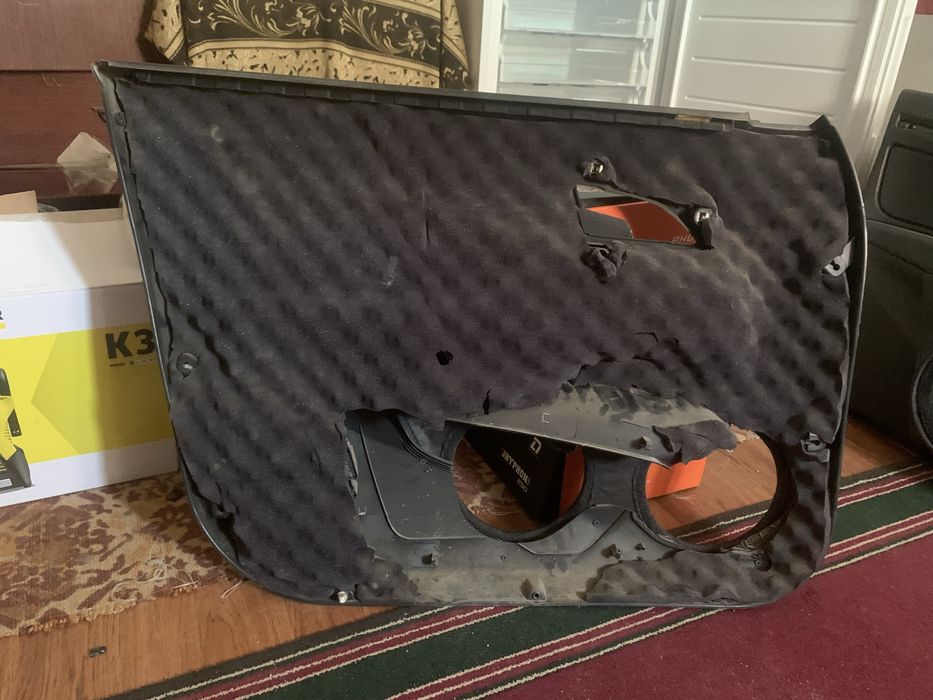 Продам дверные карты на весту